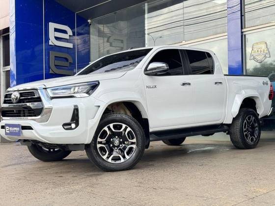 TOYOTA HILUX 2.8 D-4D TURBO DIESEL CD SRX PLUS 4X4 AUTOMÁTICO TOYOTA HILUX 2.8 D-4D TURBO DIESEL CD SRX PLUS 4X4 AUTOMÁTICO
